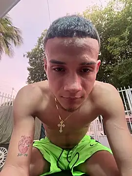הופעת וובקאם של friends_lust_latin