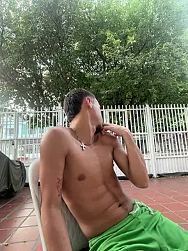 friends_lust_latin Adlı Modelin Web Kamerası Şovu