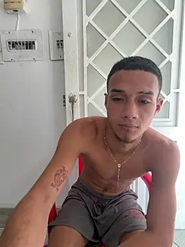 friends_lust_latin 网络视讯表演