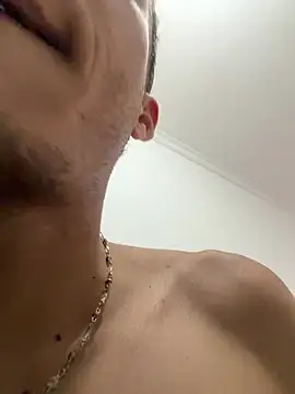הופעת וובקאם של friends_lust_latin