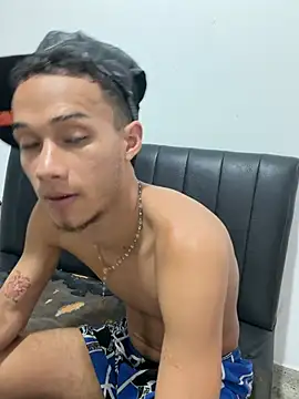 friends_lust_latin Show Webcam