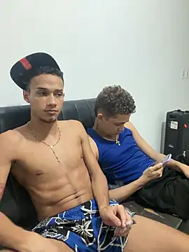 friends_lust_latin Webcam-Show