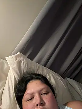 XXX chat uživo modela plussizemama