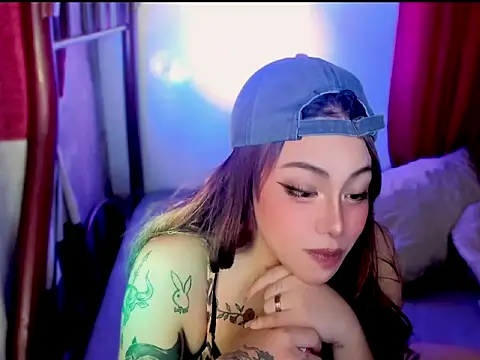 ArianaLore Pertunjukan Webcam