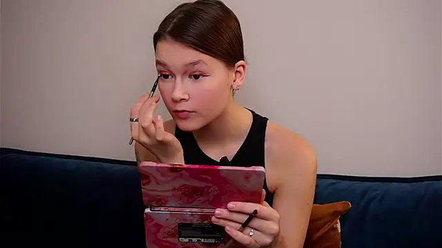 TiaGarnsey Chat XXX live