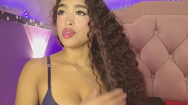 CamilaFlirt's Webcam Show