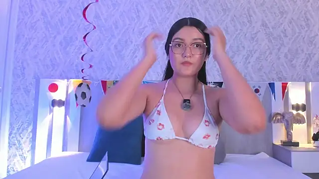 Chat +18 de Vaalentina_Lux ao vivo