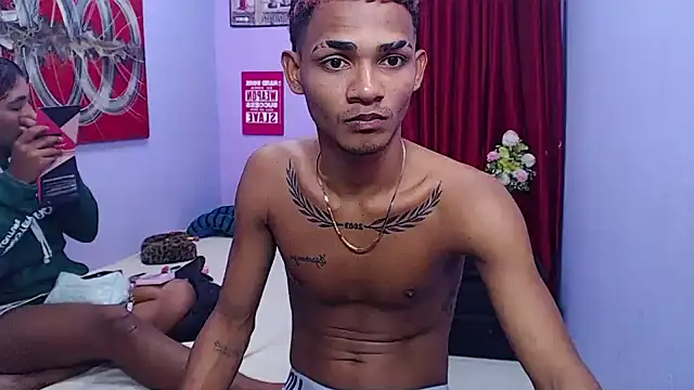 Pokazy przed kamerką – black_twinks