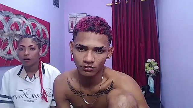 Pokazy przed kamerką – black_twinks