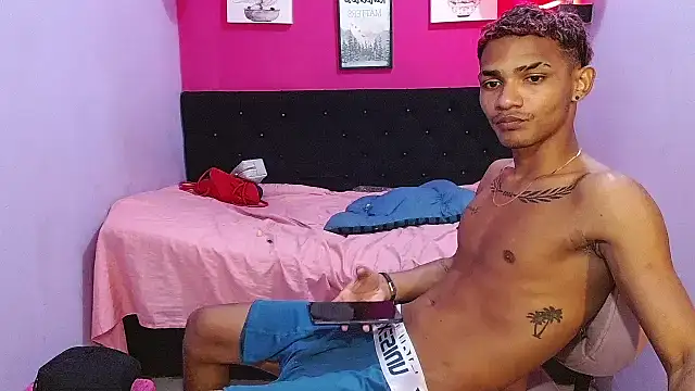 black_twinks: διαδικτυακό σόου στην κάμερα