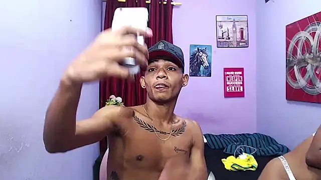 Show de black_twinks na webcam