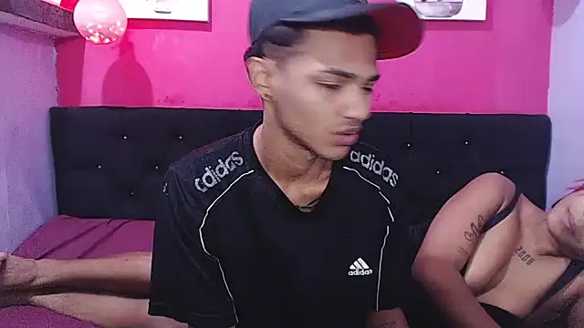 black_twinks Adlı Modelin Web Kamerası Şovu