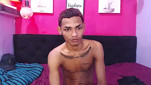 black_twinks Adlı Modelin Web Kamerası Şovu