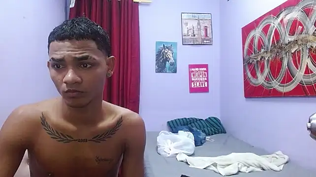 black_twinks: διαδικτυακό σόου στην κάμερα