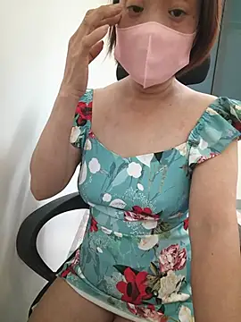 חדר צ'אט בשידור חי של Evila_girl
