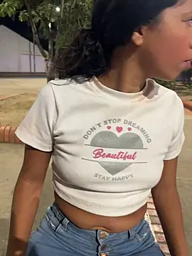 Show de Broken_Latina_Whores_JE na webcam