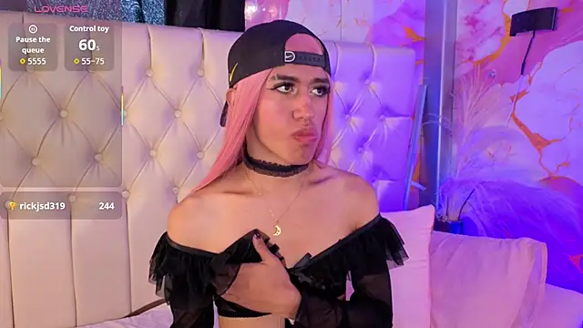 Show modela Luna_Sissy_ na web-kameri