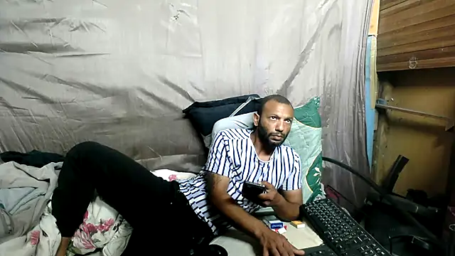 Camodick Adlı Modelin Web Kamerası Şovu