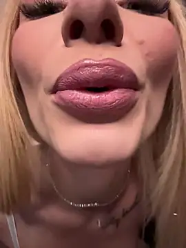 צ'אט XXX בשידור חי של AngieShae