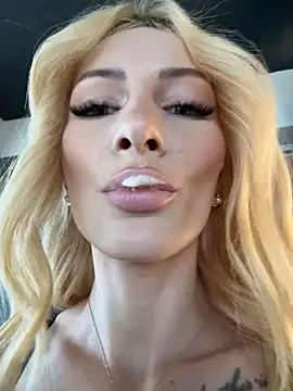 Chat +18 de AngieShae ao vivo