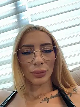 AngieShae Chat XXX in diretta