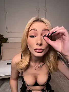 Show modela AngieShae na web-kameri