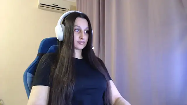 Show modela DiggingEidos na web-kameri