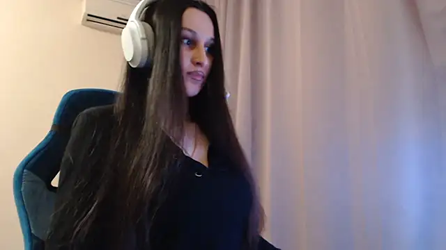 Show modela DiggingEidos na web-kameri