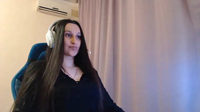 Show modela DiggingEidos na web-kameri