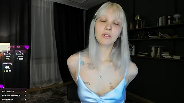 Show modela DelorisDetrich na web-kameri