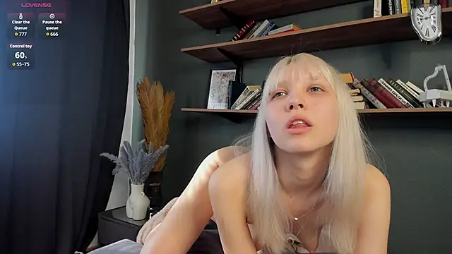 DelorisDetrich Show in webcam