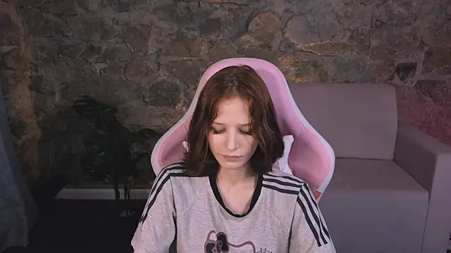 AliceJohansone Adlı Modelin Canlı XXX Sohbeti