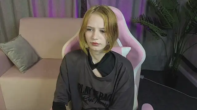 AliceJohansoneのライブXXXチャット
