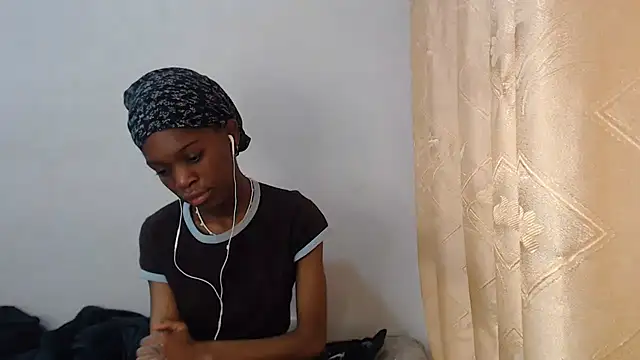 Show de PetiteBarbie_05 na webcam