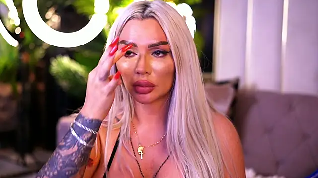Show modela BlancheLuxe na web-kameri