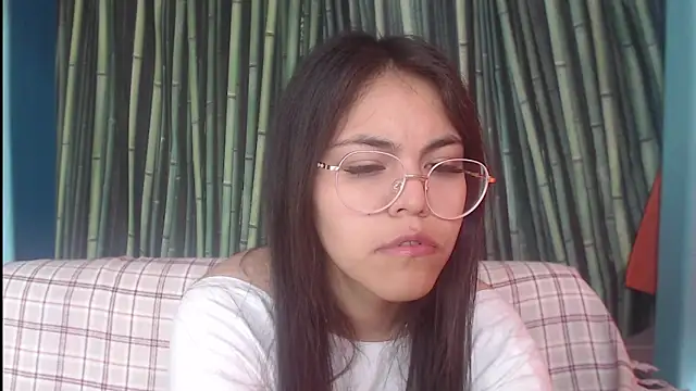 Anda_here Adlı Modelin Canlı Sohbet Odası