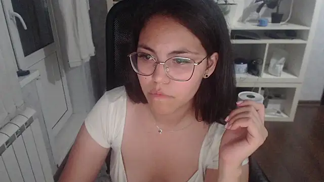 Anda_here Adlı Modelin Canlı XXX Sohbeti