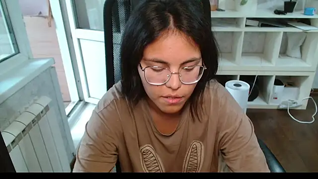 Anda_here Adlı Modelin Canlı XXX Sohbeti