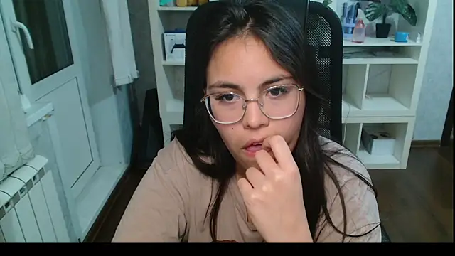 Anda_here Adlı Modelin Canlı XXX Sohbeti