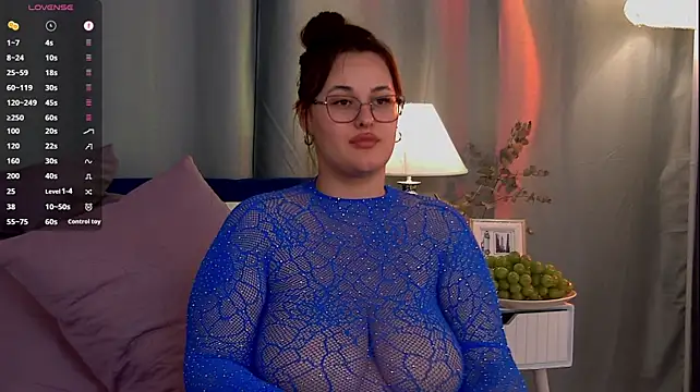 XXX chat uživo modela Queen_Monica_