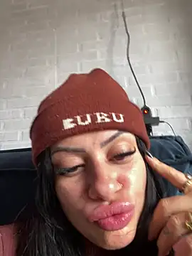 Show de belababyy na webcam