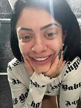 Show de belababyy na webcam