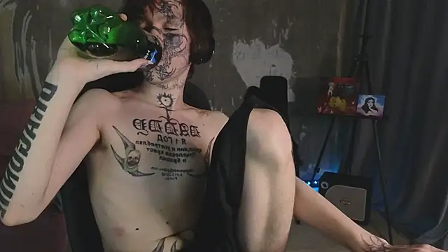 Pertunjukan Kamera Web Emo___boy