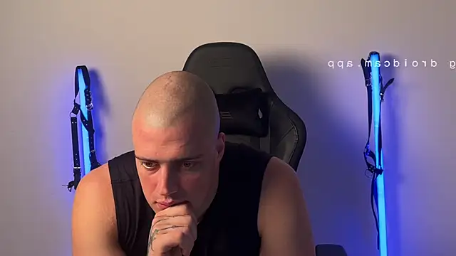 Show modela Bigbaald na web-kameri