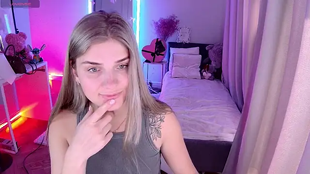 Show modela Leri_One na web-kameri