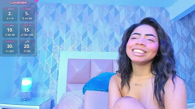 TyraKayne Show in webcam