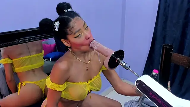 sharonbombo Show in webcam
