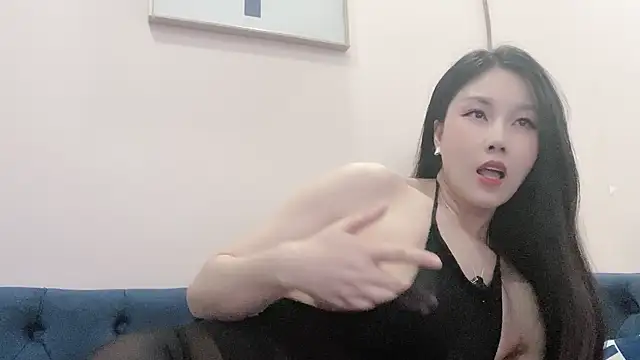 Emma_qiqi: διαδικτυακό σόου στην κάμερα