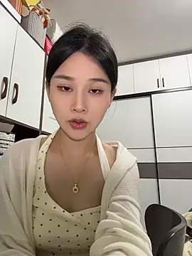 cuteluky18's Live Chat Room