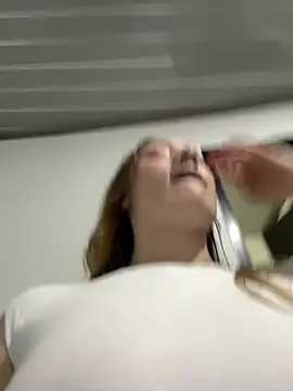 Valery_Salmonsn Webbikameraesitys